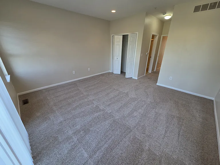 526 Graten St — Photo 15