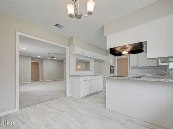 8642 Glen Valley Dr, Houston, TX 77061