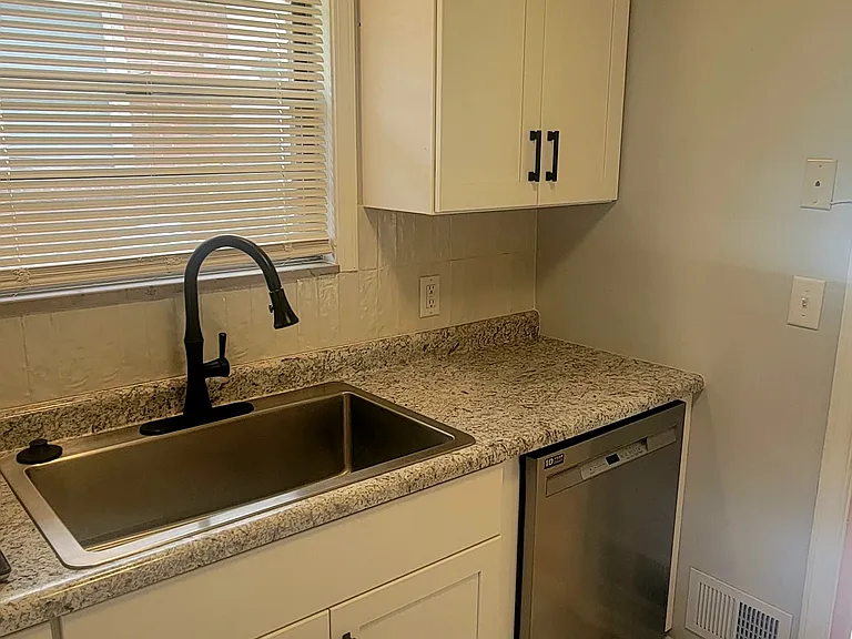 325 N Arlington Ave — Photo 2
