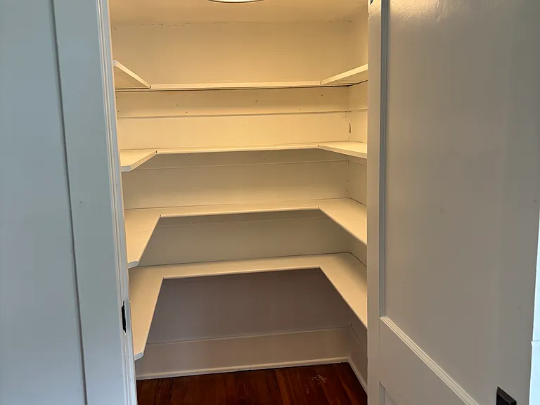 810 Barnard St — Photo 11