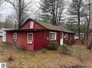 3105 N 3 1/4 Rd, Mesick, MI 49668
