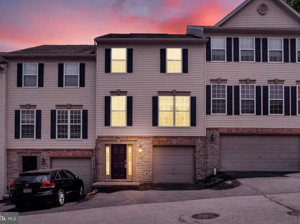 2702 Steeple Chase Dr, York, PA 17402