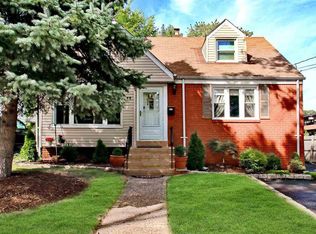 33 Fycke Ln, Teaneck, NJ 07666