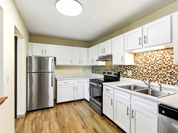 4th image of 13304 Parkwood Dr APT 203