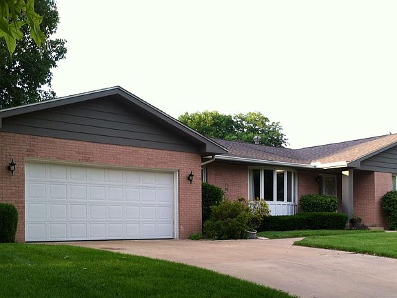 3rd image of 205 W Coventry Ln