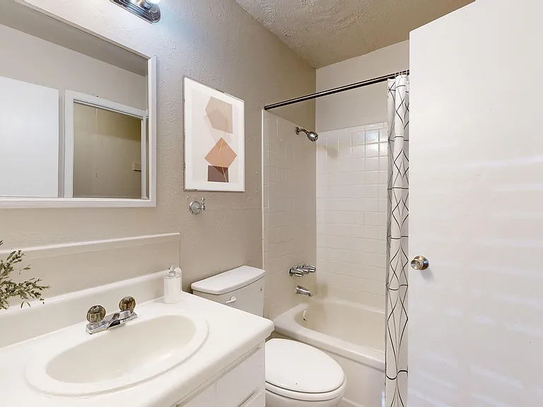 L ABRI APARTMENTS — Photo 10