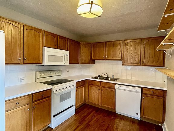2nd image of 224 Winebarger Cir