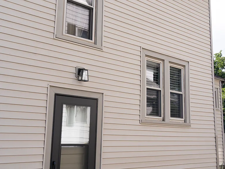 321 Ann St NE — Photo 4