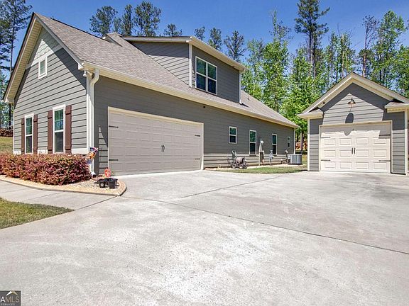 3rd image of 153 Carlow Ct