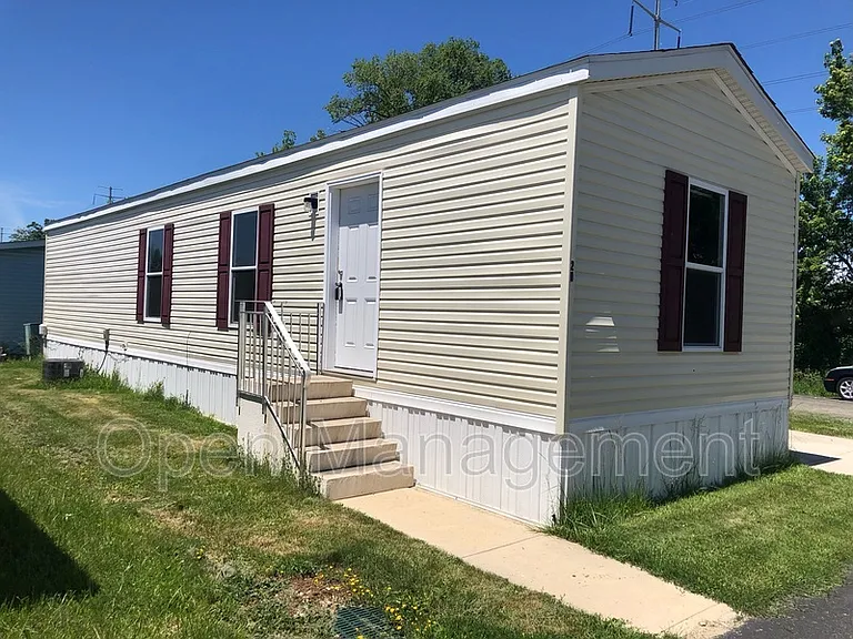 2700 Brookpark Rd #20 — Photo 1