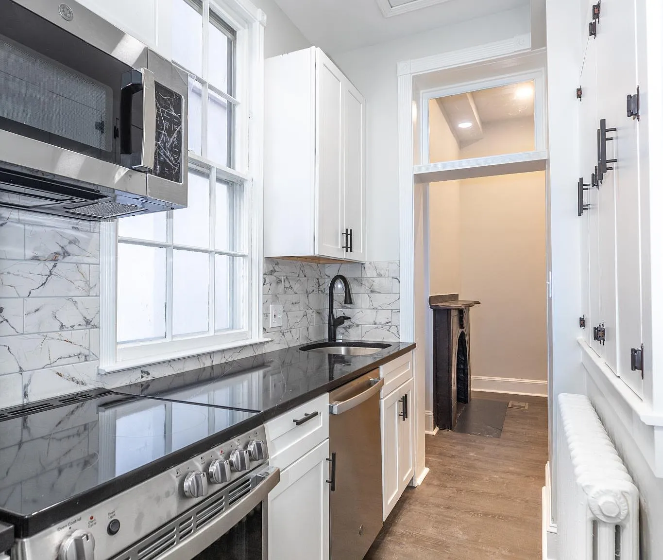2 bed, 1042 sqft, $2,200 — Photo 3