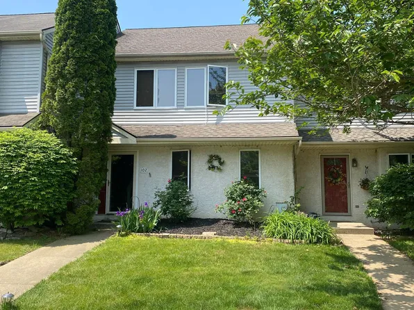102 Pinebrooke Cir, Downingtown, PA 19335
