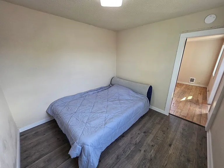 2927 E Mission Ave — Photo 8