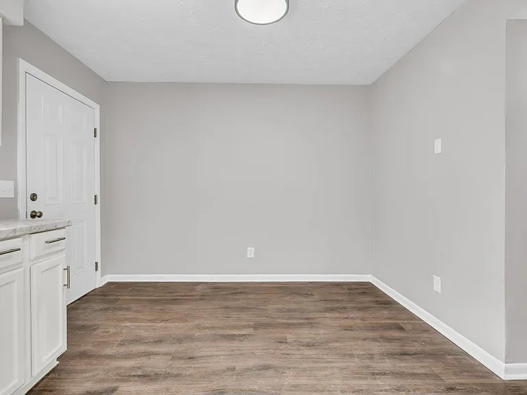 Eastwood Apts — Photo 7