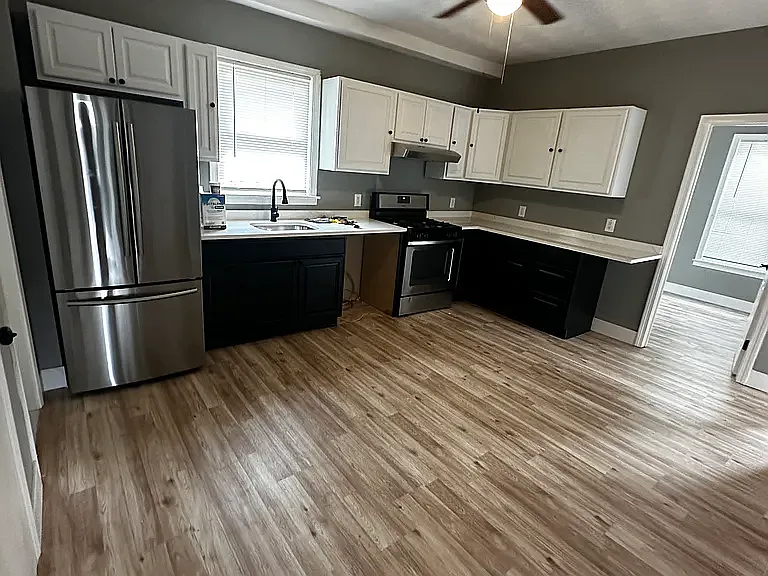 2 bed, 900 sqft, $2,200 — Photo 1
