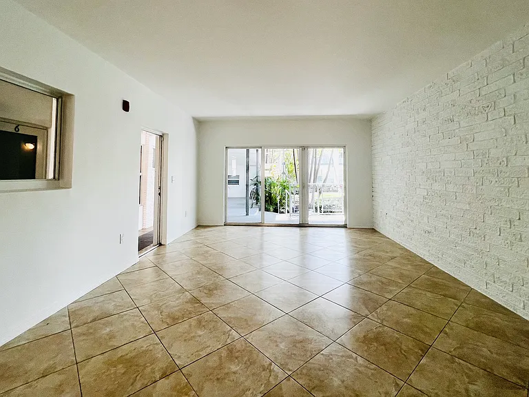 944 Bay Dr #12 — Photo 3