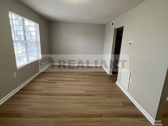 2nd image of 32 Mary St #5