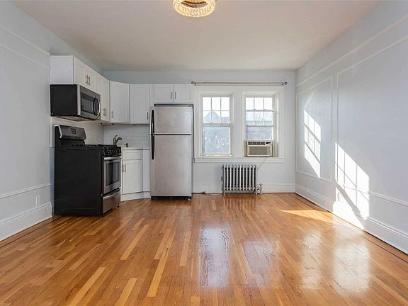 5th image of 215-25 Murdock Ave #2
