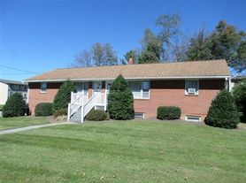 021PB - 208 Broce Drive M