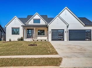 741 Azalea Ln, Versailles, KY