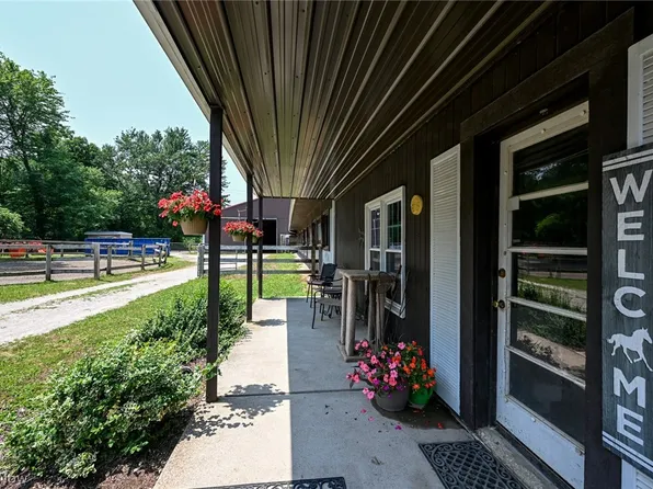 24481 Barrett Rd, Olmsted Township, OH 44138