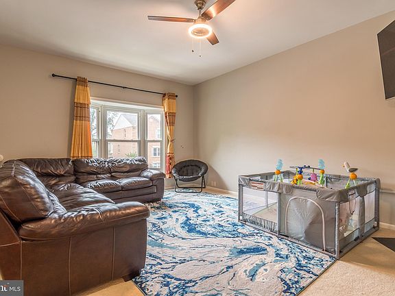 4th image of 5615 Gresham Ln