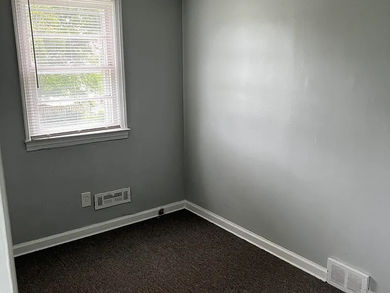 903 Catherine St — Photo 10