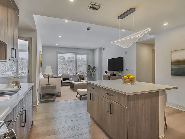 931 Madison St #308 — Photo 3