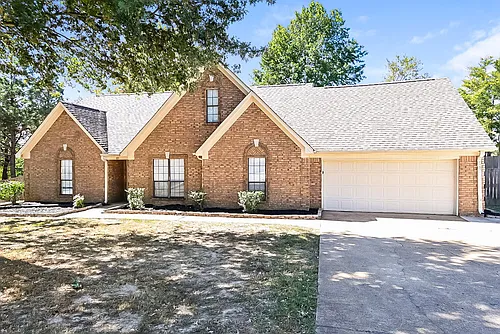 185 Parkway Cv W Photo 1