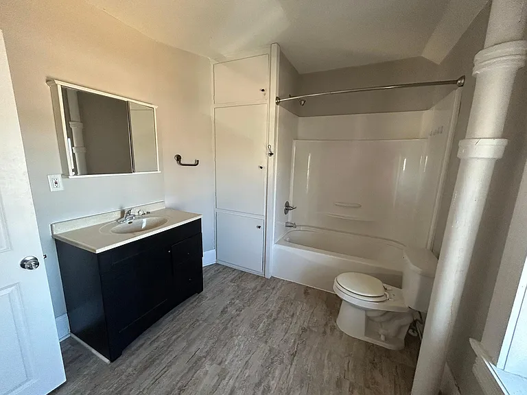 216 Main St E #3 — Photo 10