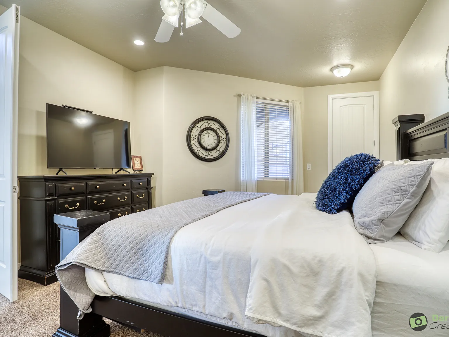 3 bed, 3.5 bath, 1813 sqft, $3,200 — Photo 3