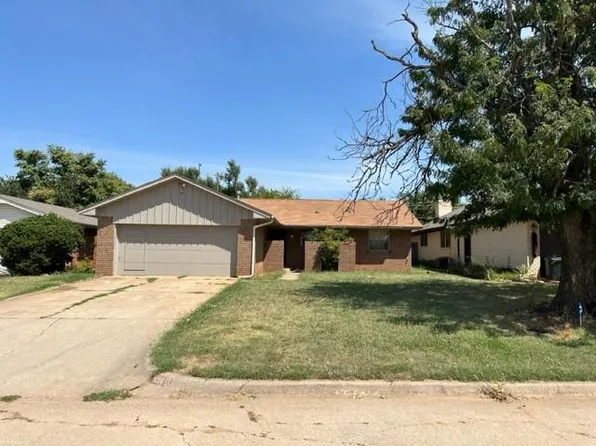 6316 N Harmon Dr, Warr Acres, OK 73122