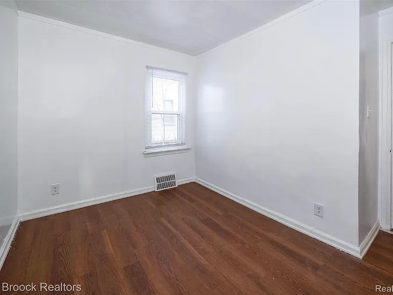 20059 Bloom St — Photo 17
