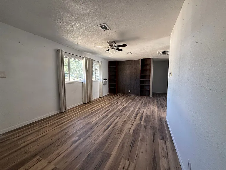 809 Spruce Ave — Photo 4