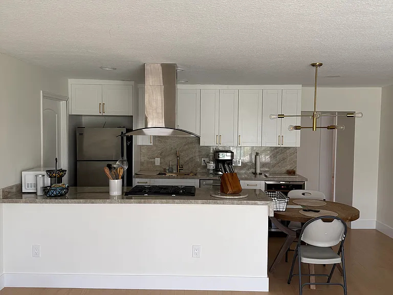 NW 73rd Ave — Photo 4