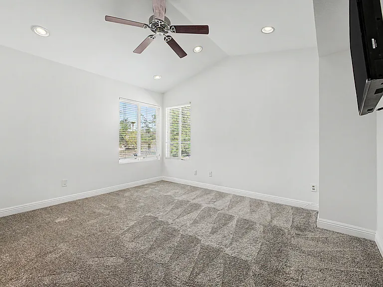 918 E Kristal Way — Photo 15