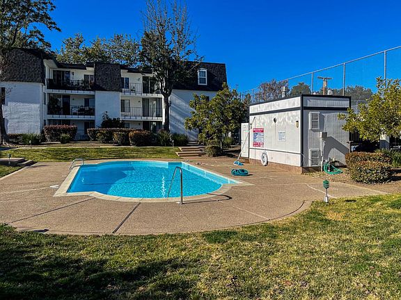 2nd image of 1910 Mount Vernon Ct APT 20