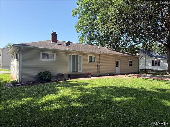 2nd image of 51 W Elm St #7