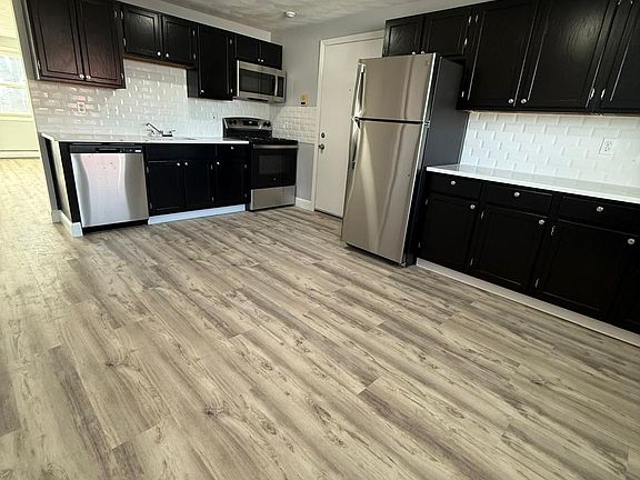 3rd image of 60 Esten Ave #4