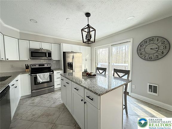 2nd image of 1570 Sullivan Trl