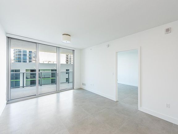 5th image of 488 NE 18th St Unit 3408