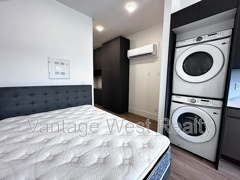Studio, 1.0 bath, 327 sqft, $1,300 — Photo 4