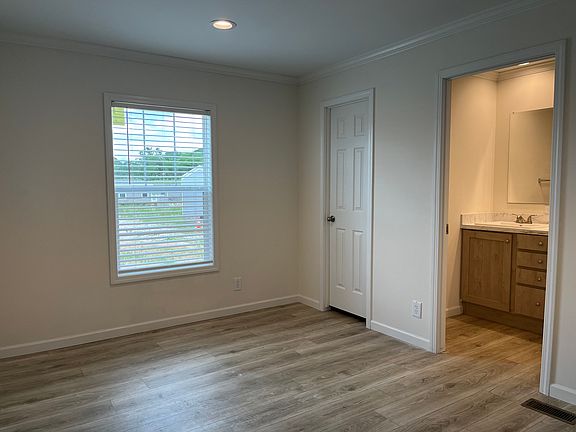5th image of 983 Atlanta Dr