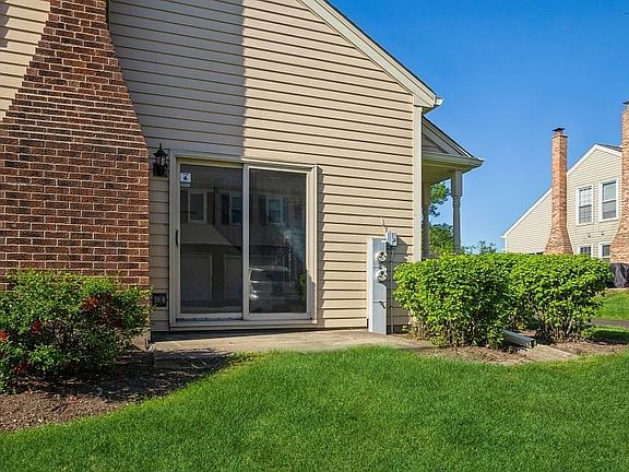2nd image of 2628 College Hill Cir