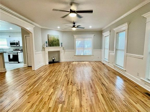3rd image of 1120 E 32nd Street