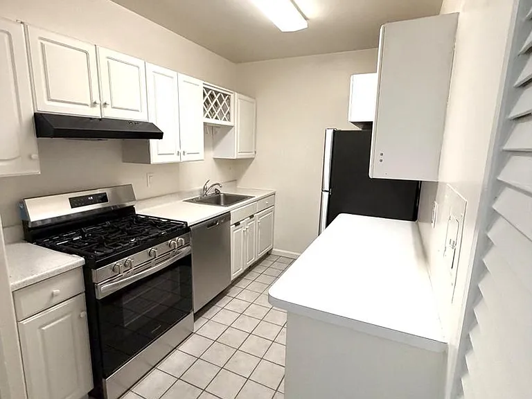 10401 Grosvenor Pl #328 — Photo 10
