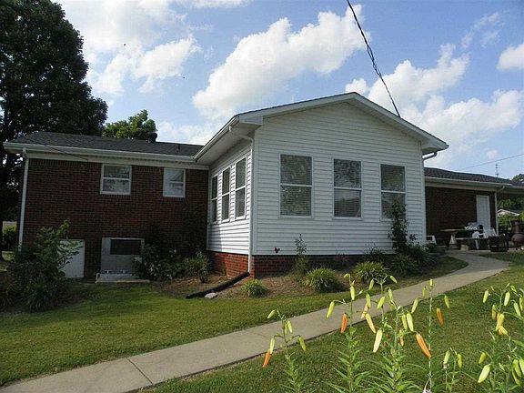 2nd image of 514 Rose Hill Dr
