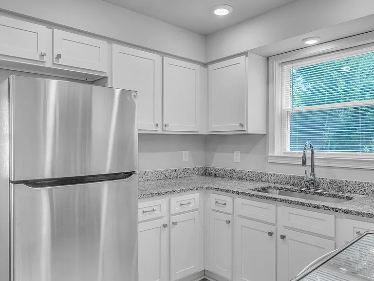 485 N Fairview Ave — Photo 6
