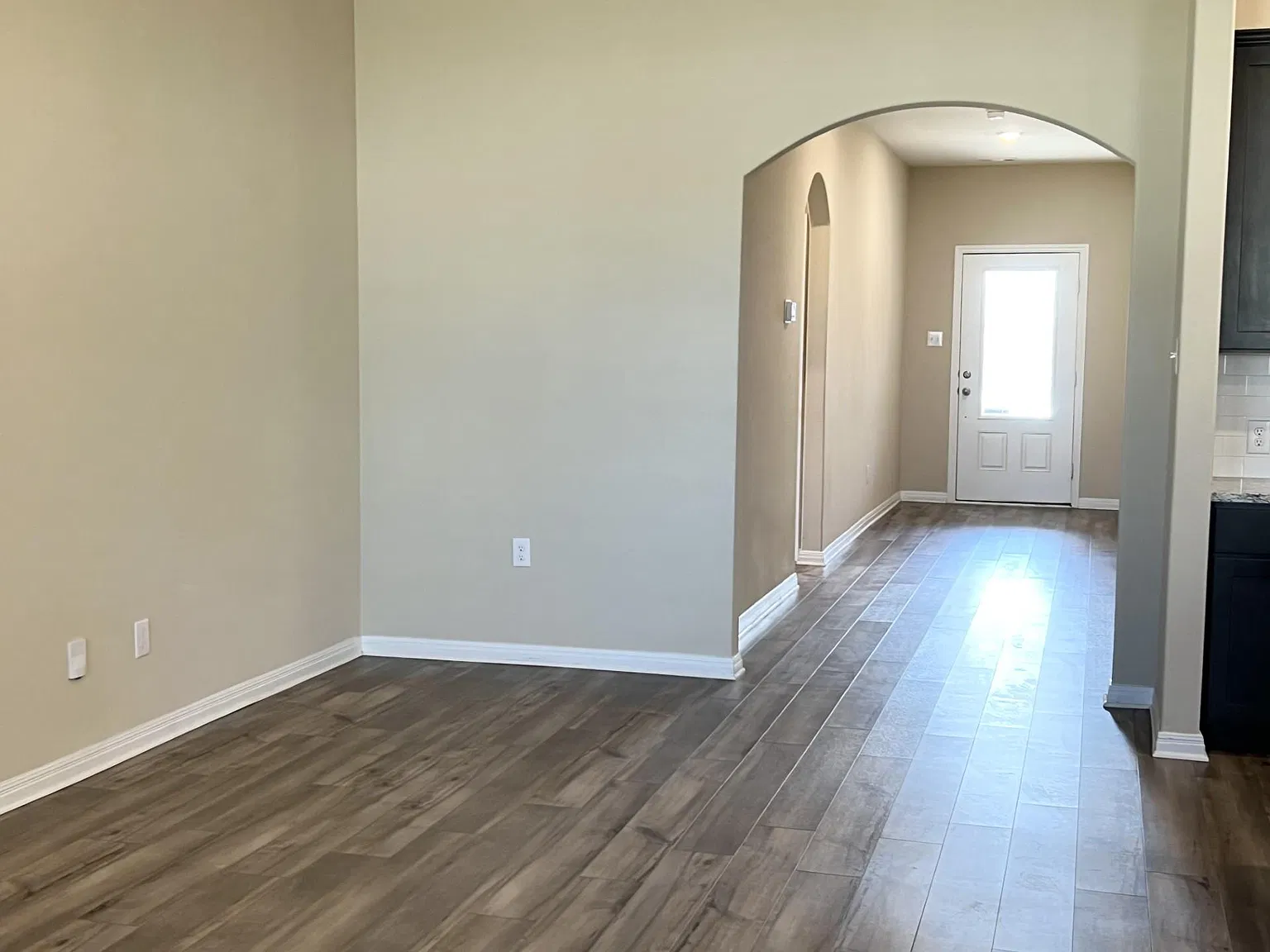 4 bed, 2006 sqft, $2,050 — Photo 4