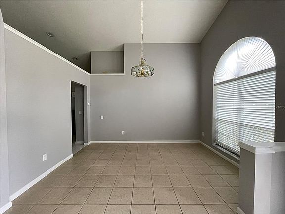 3rd image of 163 Oak Grove Cir